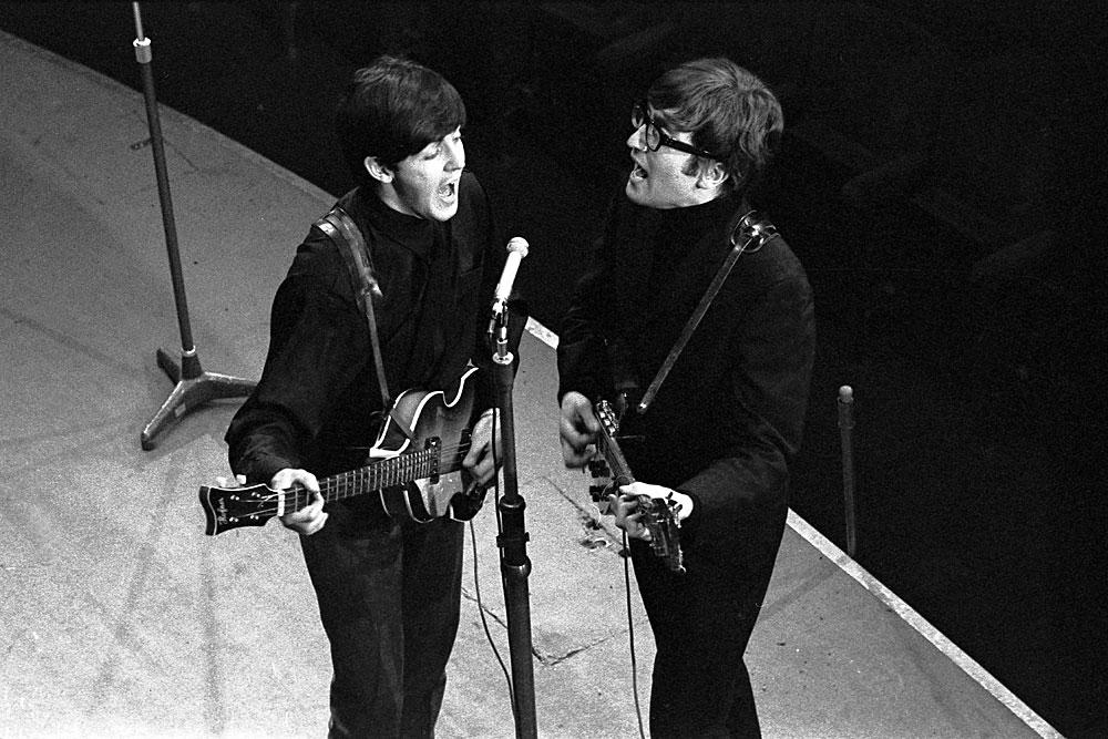 12 10.12 BREAK * Includes >Banana Mellows spot/bumper into music/ The Beatles - It Won t Be Long With The Beatles The first original song recorded for their second album, With The Beatles.