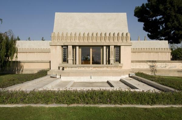 24. Hollyhock House For just $7 you can pay for a full tour of the former home of mega rich oil heiress Aline Barnsdall.