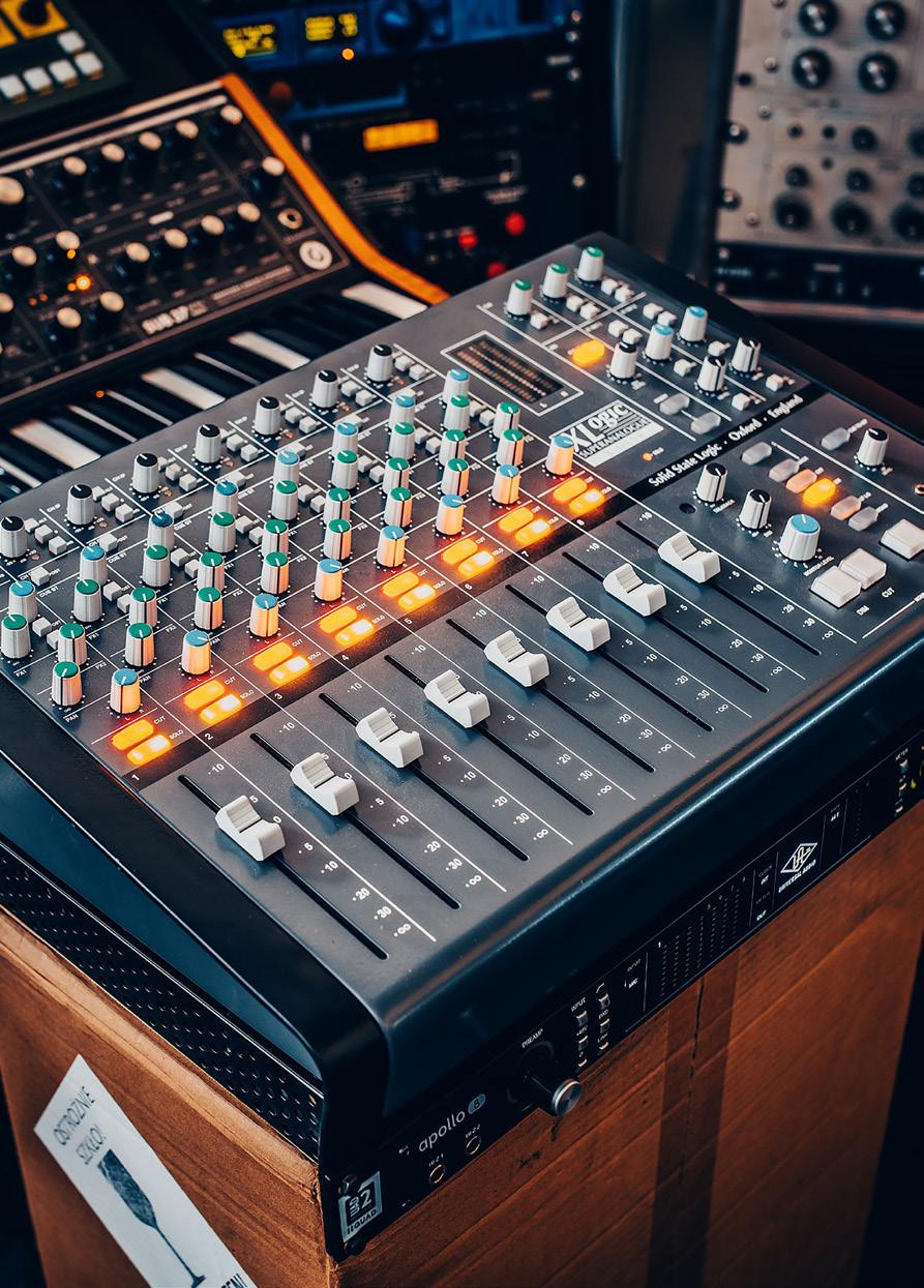 X-Desk Alpha Analogue Classic SSL summing system Compact 16 channel mixer with fully featured master section Meeting the demand for a world class, compact SSL mixing desk, X-Desk combines a 16