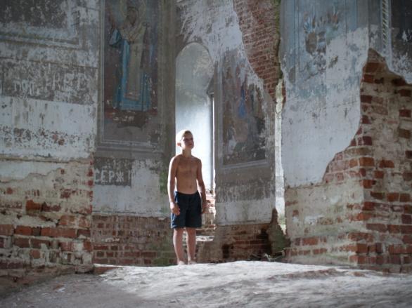 Anton Dorin in assosiation with Antey Film CONTACT E-MAIL Janna.Kuzmova@gmail.com Presents THE FOG A film by Anton Dorin LOG LINE Ancient church and young spirit.