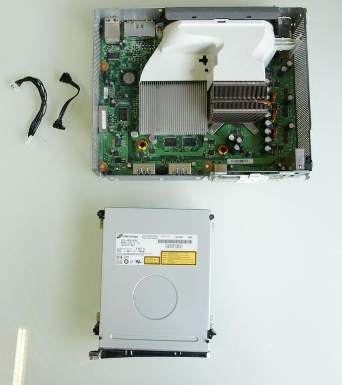 1. Disconnect the SATA and power cables from the disc drive and remove the drive from your