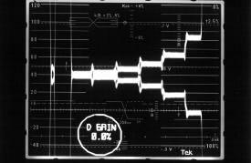 Figure 77. The 1780R double trace DIFF GAIN display with the gain readout zeroed. Figure 78. The 1780R double trace DIFF GAIN display with the measurement results indicated on the readout.