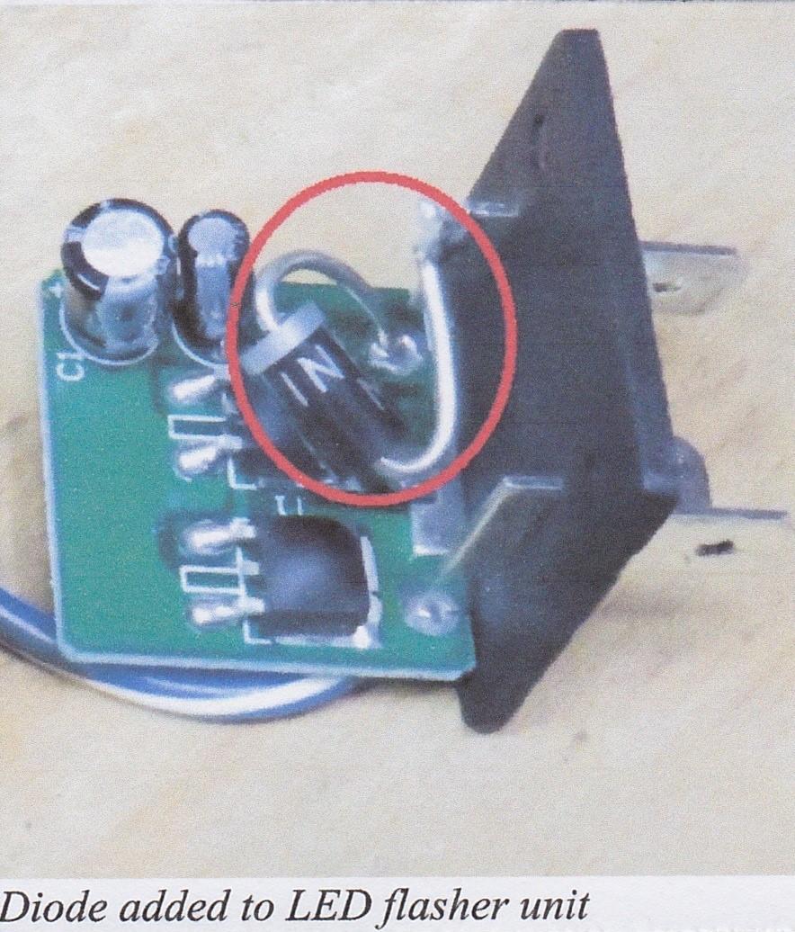 The right markers (green+white color wire) already had a double connector, with a spare connection available.