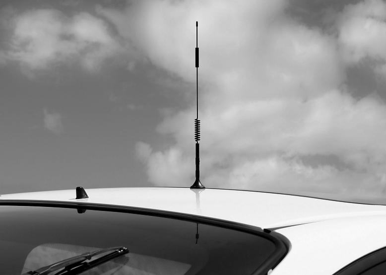 Installing the Magnet Mount Antenna To receive the best cell signal, select a