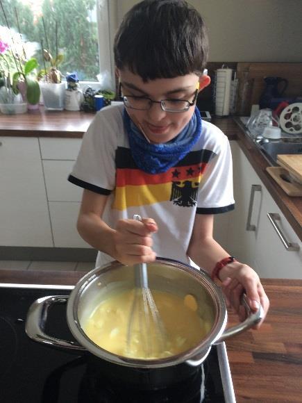 able to live alone. Jonas: Okay, let's practice again. Today, we are cooking mashed potatoes with an hollandaise sauce and hard-boiled eggs.