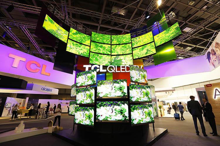 and even displayed previously undetected content features. Samsung led the QLED line-up with its Q9 and Q8 line of products. TCL was another notable QLED TV maker.