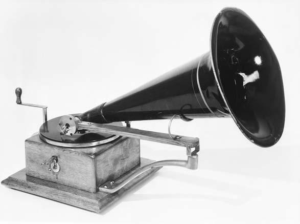MUSIC 19 HMV gramophone, ca. 1900.