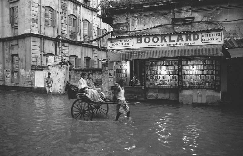 78 POP CULTURE INDIA! English-language bookstore on a flooded street. Calcutta, 1990. (Bruce Burkhardt/Corbis) ing it the seventh largest producer of books in the world.