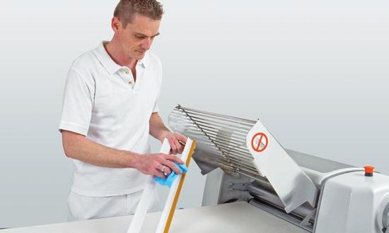 Rondomat 7 How can you work without getting tired? With an ergonomic dough sheeter. The Rondomat is the right dough sheeter for small to medium-sized bakeries.