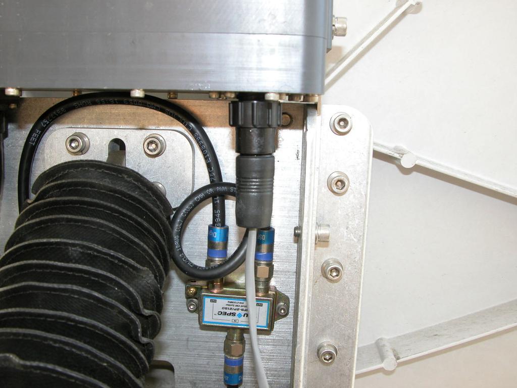 A typical hookup for the Mount Power Cable is described below: 110-220 VAC Two (2)