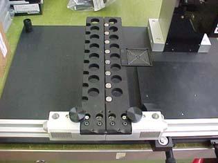 When starting working with the machine we recommend to move the two PCB fixture bars approximately in the centre.