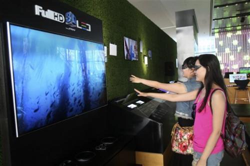 and imagery of eye-popping clarity. (AP Photo/Ahn Young-poppinjoon) clarity. (AP Photo/Ahn Young-joon) Consumers such as Lee epitomize the tough challenges facing makers of high-end displays.