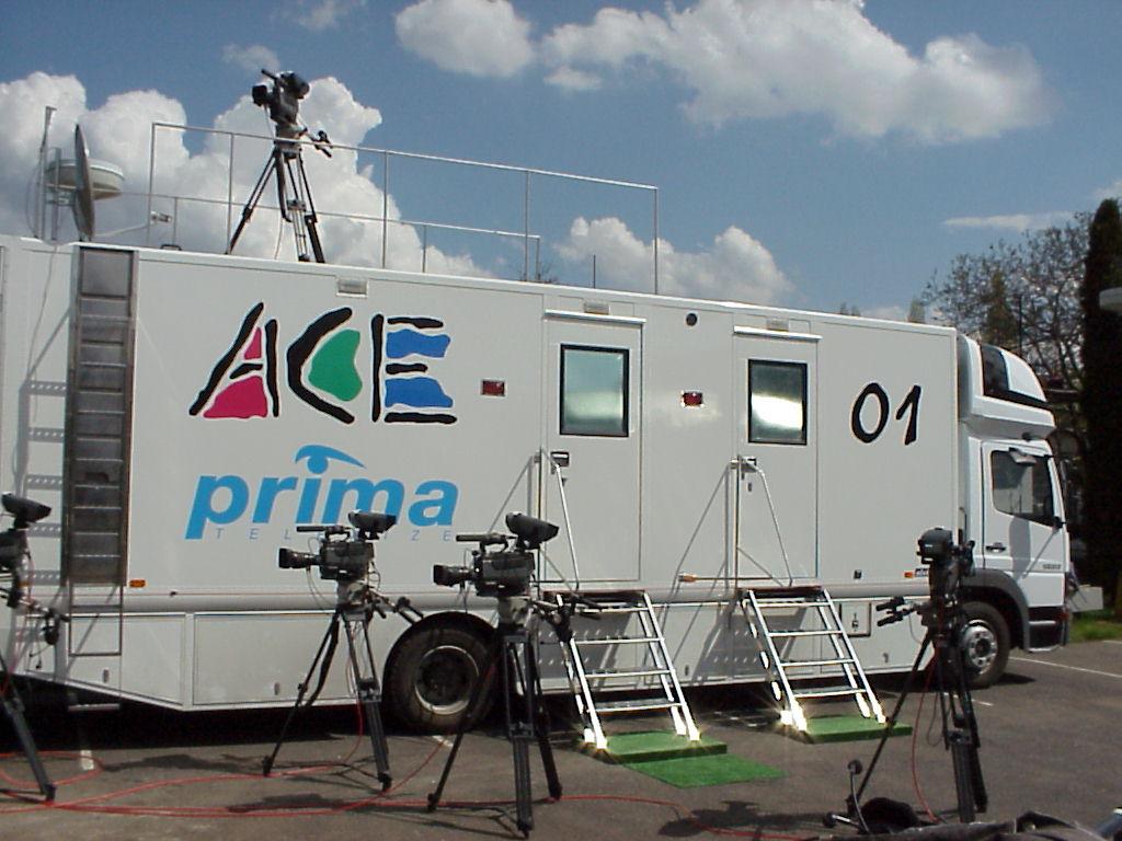 Digital 4-6 camera OB van Application summary: Mid-sized unit, based on a MB Atego 1223 chassis Ideal for general-purpose