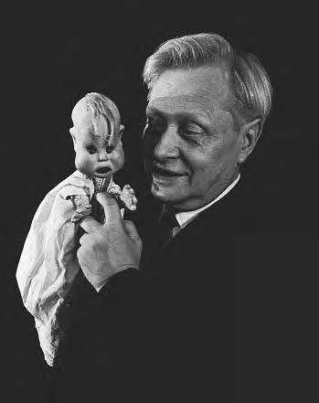 162 POP CULTURE RUSSIA! One of the most significant figures for contemporary puppet theater was Sergei Obraztsov (1901 1992). He organized the State Puppet Theater in 1931, opening with A.