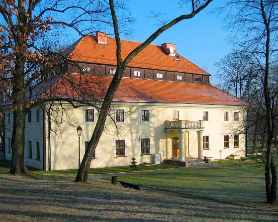 Biroul Municipal Trzebinia este primul birou municipal polonez înregistrat EMAS, oraşul câştigând astfel o publicitate pozitivă în media naţională.