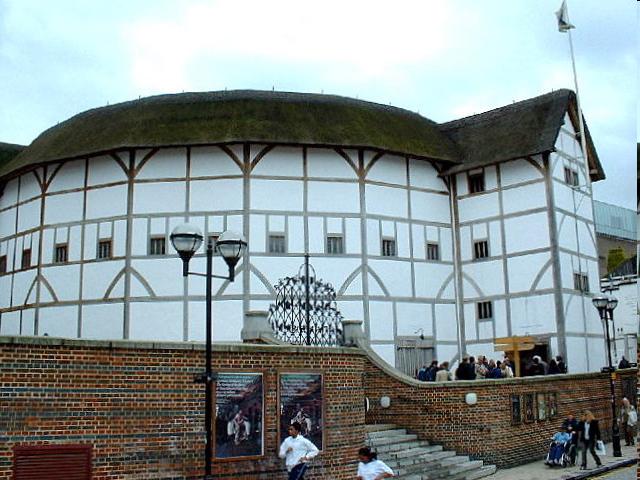 Globe Theatre: Bankside theatre built by Lord Chamberlain