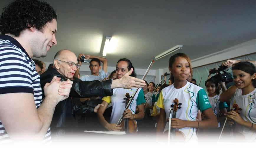 At the Santa Marta favela, in Rio de Janeiro, Maestro Abreu and Dudamel congratulate the young men and women of the Brazilian System he eyes and ears of the entire world are definitely on Venezuela.