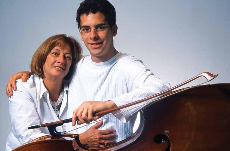 With his mother, Morella Derruelles, who s idea it was to encourage Edicson to assume the discipline of his music studies Edicson Ruíz: A tremendous leap from San Agustín to Berlin While his family