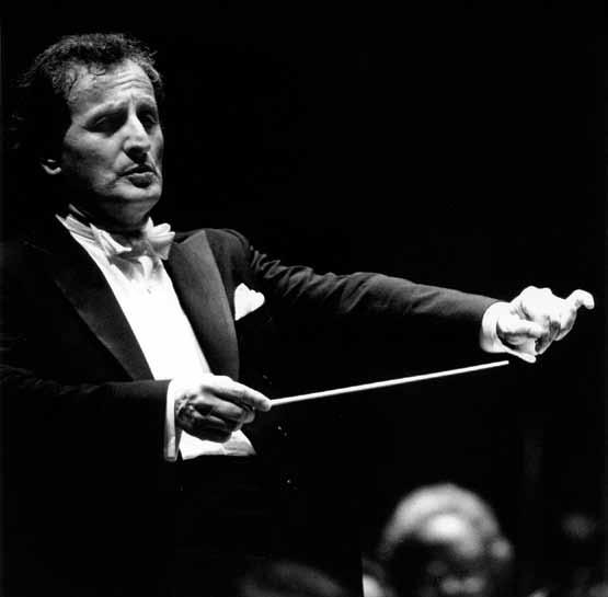The Mexican conductor Eduardo Mata The sound of a continent A full agenda of concerts and having come to grips with an extensive symphonic repertoire (particularly Latin American works) for more than