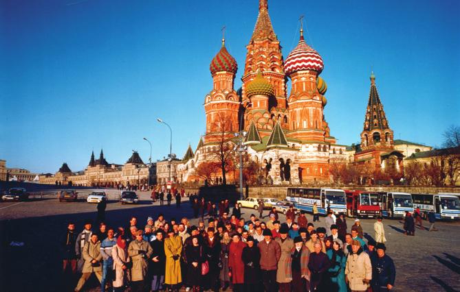 November 21, 1990 Leads the CSO s first concert of its debut in Russia in Saint Petersburg.