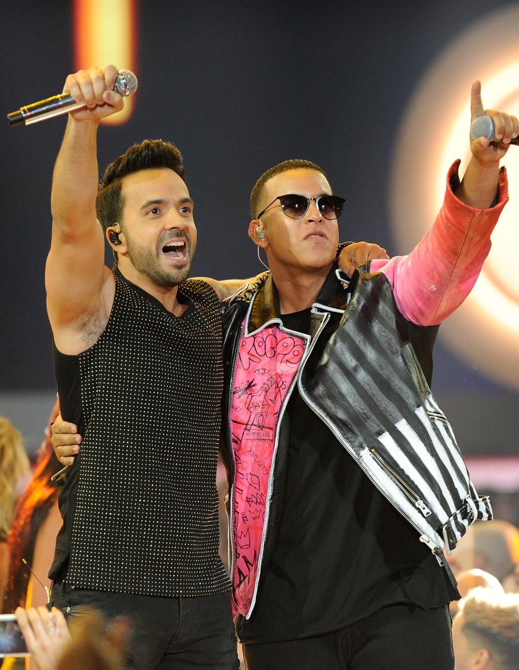 YEAR-END 2017 TOP STORIES DESPACITO 162 MILLION number of Canadian streams, finishing 2017 as the No. 2 most-streamed song 16 WEEKS time spent at No.
