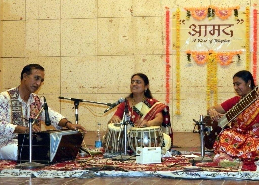 6:15 Sangeeta Agnihotri Sangeeta Agnihotri, is one of the well known female Tabla player in India. She has given her solo performances all over India. Many such programmes were given in Baroda too.