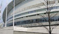 Estádio do Dragão: delivering the total electronic surveillance solution FOLLOWING ITS SELECTION as host for the 2004 European Football Championship, Porto Football Club s Dragão Stadium instigated a