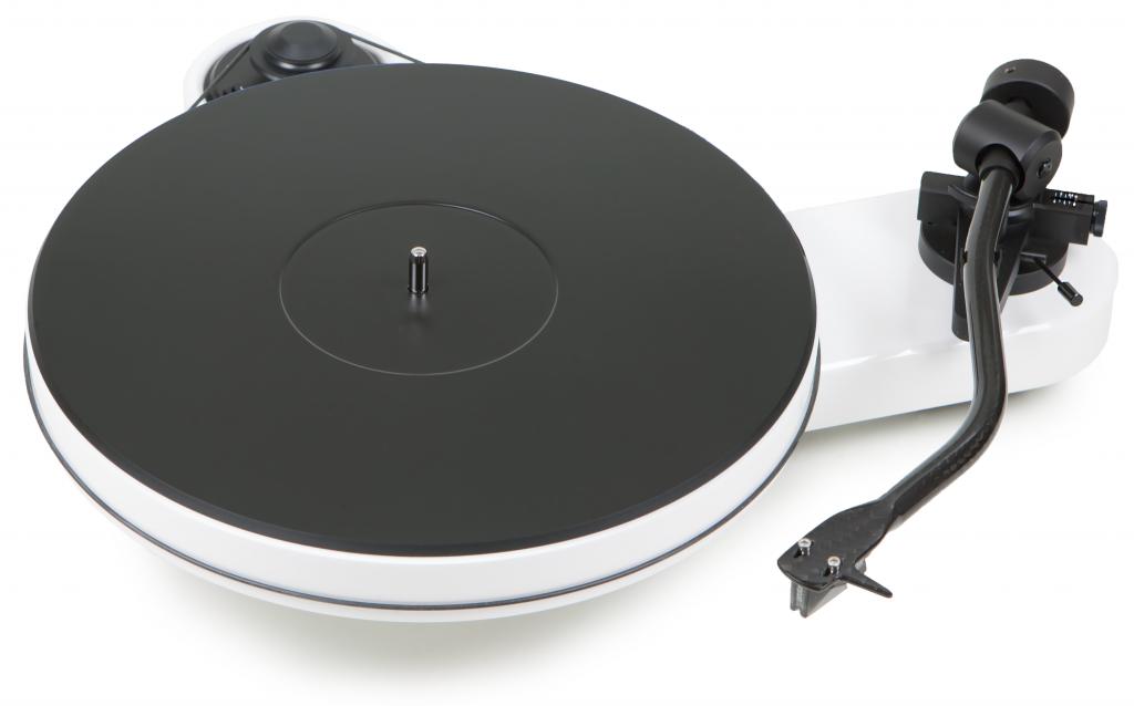 Pro-Ject RPM3 Carbon As the vinyl revival keeps on rolling forward, Ian Ringstead takes a listen to the 599 Pro-Ject RPM3 Carbon turntable.