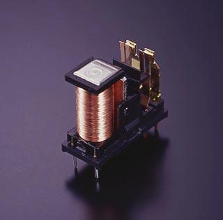Extra-Large Custom-Made Block Electrolytic Capacitors Developed specifically for the RX- V2400, the 15,000µF block electrolytic capacitors use low-magnification foil and are exceptionally high