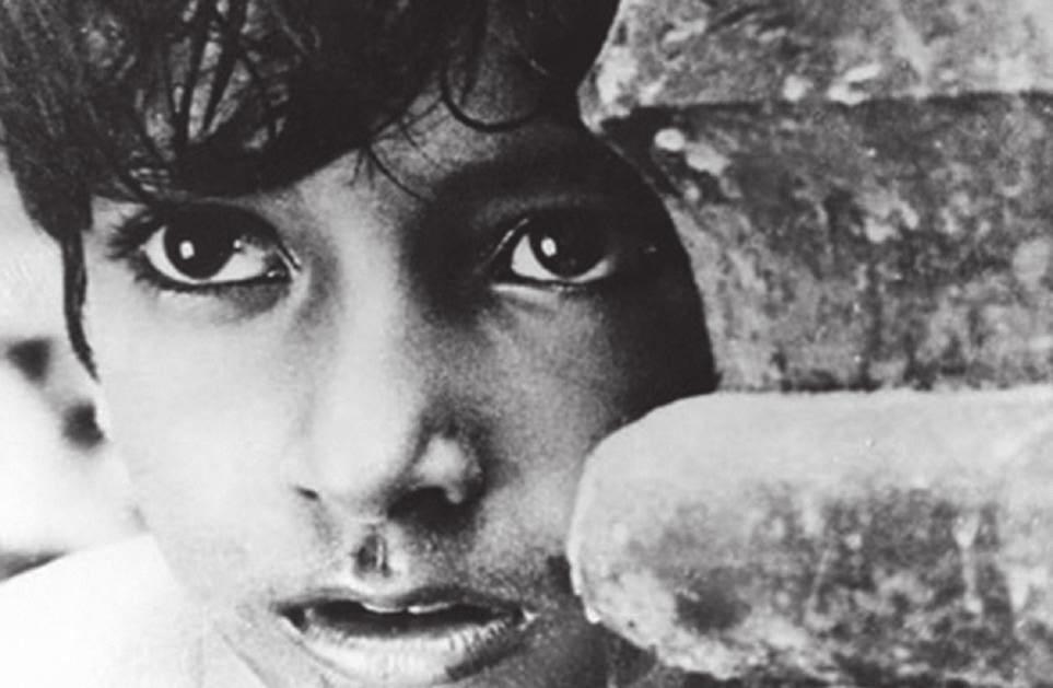 RESTORED CLASSICS PATHER PANCHALI SONG OF THE LITTLE ROAD Director: Satyajit Ray India / 1955 / B&W / Bengali / 125 mins A depiction of rural Bengali life, the film introduces us to the little Apu,