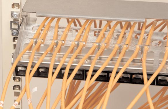 Remove the front plate of the patch panel.