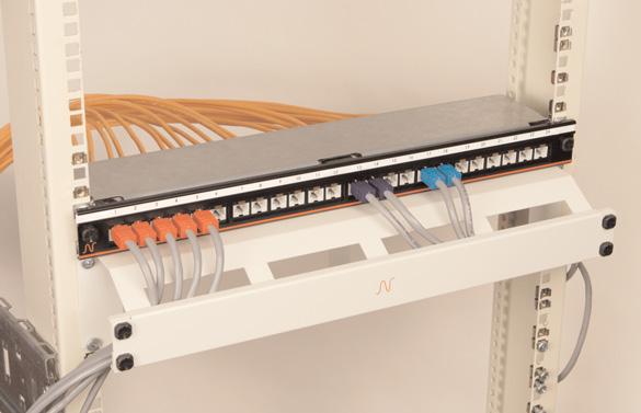 guide as indicated with the arrow above. An optional earthing wire connecting the top drawer can be added with a metal screw as shown in the picture.