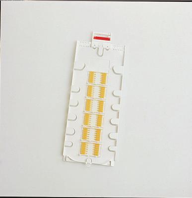 Up to eight splices can be stored in each S08 A-tray and twelve splices in the S12 B-tray.