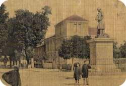 Sainte-Foy-la- Grande : La Place Broca et sa statue avant qu'elle ne soit déboulonnée par les allemands durant la guerre.