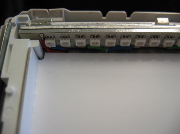 This LED is distinguished by the high optical efficiency of the chips used and the increased lifetime (> 50,000h) due to the silicon packaging, allowing the LED to be used in demanding backlighting