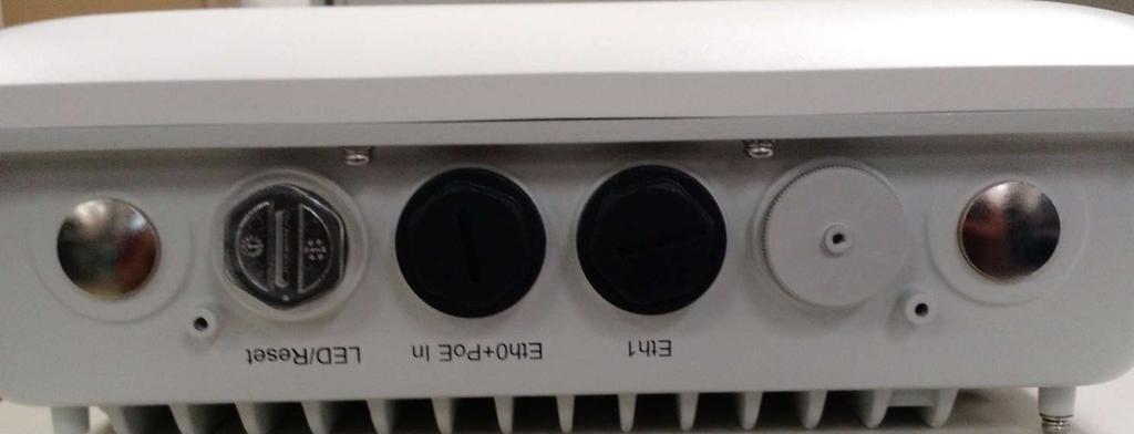 I/O ports and Kensington lock LED/Reset Reset to the factory default settings Eth0+PoE Eth1 10/100/1000 BaseT RJ45 interface that supports 802.