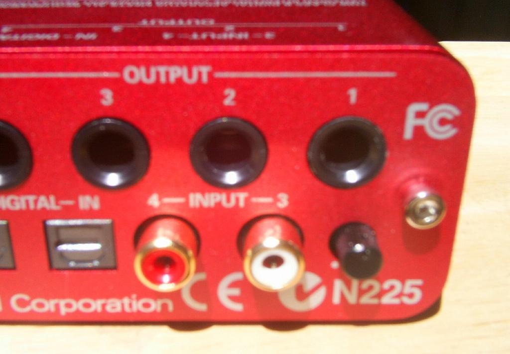 REAR PANEL (cont.) F. Input level adjustment knob (bottom right). Set knob to center 12 o clock position. If at any time this knob is moved, the receiver will need to be recalibrated.