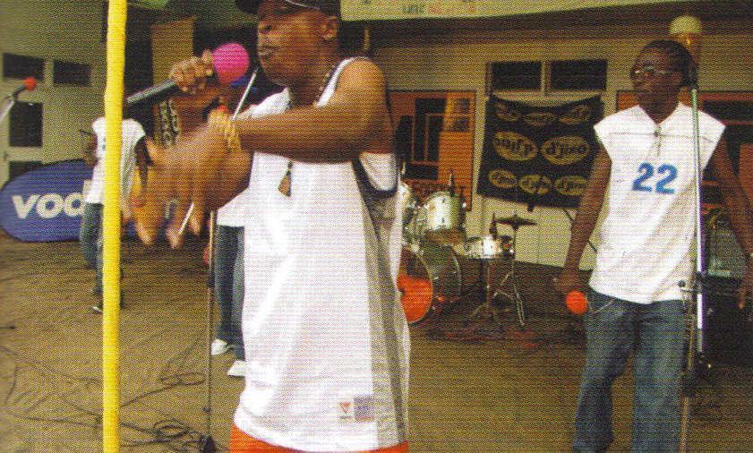 Photos 50: Musicians and rappers at La Halle de L Étoile 96 In the 1990s Kalindula was overpowered by Hip-Hop groups, who voiced their critique on the present dilemmas in Congo.