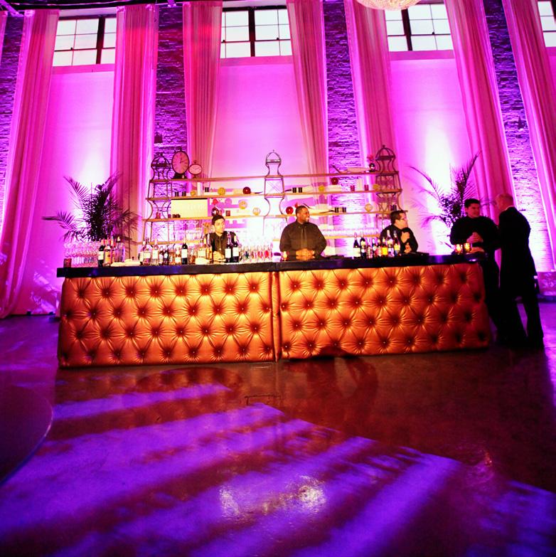 ABOUT Situated in Chicago s hot West Loop neighborhood, Moonlight Studios offers highly unique and versatile spaces for special events and production.