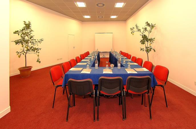 6 Boardroom Stampa: Stampa Boardroom seats from 10 to 50 delegates at theatre style or 8 to 20 classroom