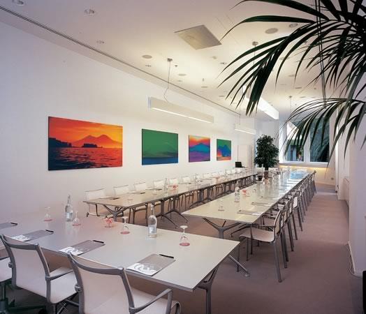 Hilton Meetings Capri: State-of-the-art meeting room with natural daylight and seats 34 delegates in U-shape.