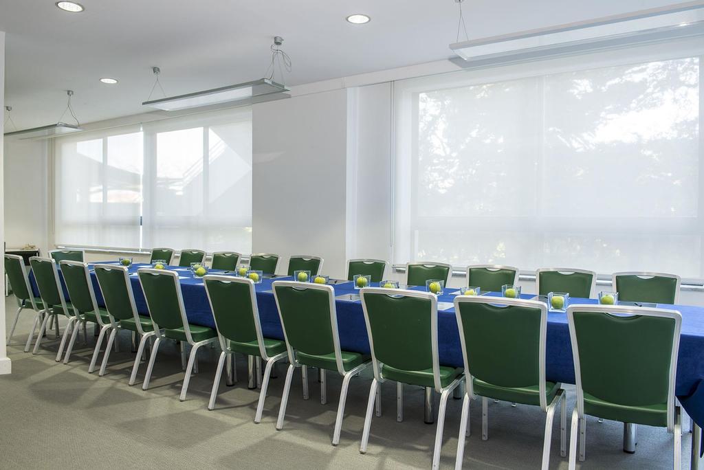 BOARDROOMS 1-6 6 Meeting rooms seat from 10 to 40 delegates each Theatre style or 8 to 20 Classroom style.