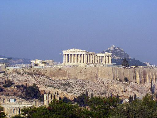 the difference in the designs and use of the large architectural complexes created by the Minoans and the Myceneans. The Acropolis LennieZ [GFDL (www.gnu.org/copyleft/fdl. html) or CC- BY- SA- 3.