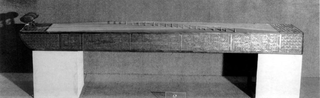 (replica), with detail showing bridges. Length about 2 m.