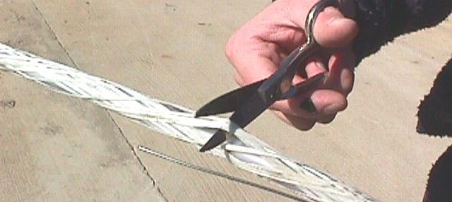 FusionLink Central Tube Ribbon Procedure 7.10 Pull Ripcord to Ring Cut #2 a. Pull ripcords and open the jacket to ring cut #2. b.