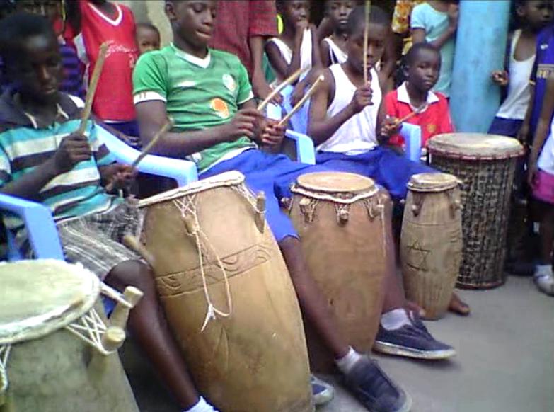 AFRICAN MUSIC SCHOOL PROJECT 2016-17 School children of Seat of Wisdom School in Accra, Ghana The African Music School (AMS) project aims to bring African-style musical education to primary schools