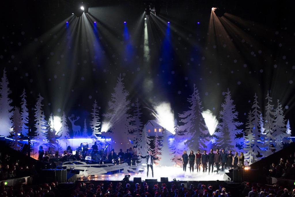christmas songs carols, XMAS classics & POP HITS LCV has an extensive repertoire of Christmas songs to suit every occassion
