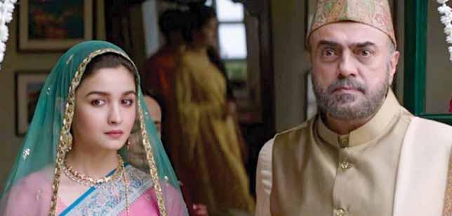 Sehmat (Aalia Bhatt), is sent to Pakistan in 1971, to source out any information she could, as war was becoming imminent between India and Pakistan.