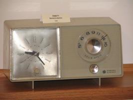 27 General Electric unknow n tabletop/ clock AM I would think this would