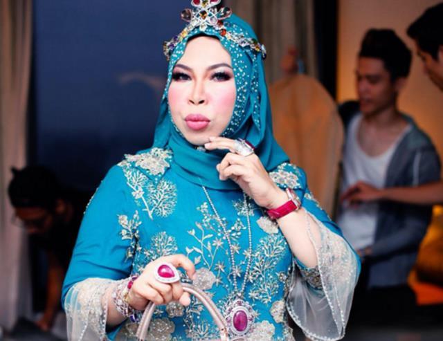 Jurnal Komunikasi Malaysian Journal of Communication Jilid 34(1) 2018: 75-96 Rajah 3: Meme imej makro perdana menteri meniru pengasas produk Vida Beauty.